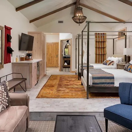 Camp Lucy Hotel